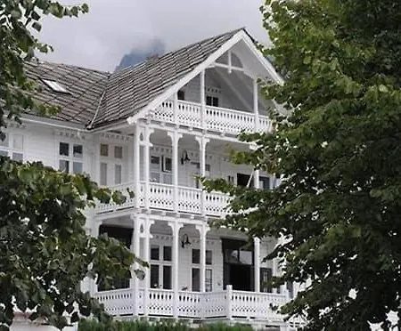 Turisthotell * Rosendal